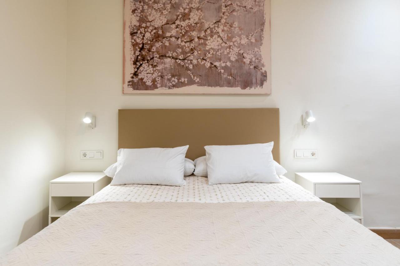 Apartamentos Cervantes 17 Seville Luaran gambar