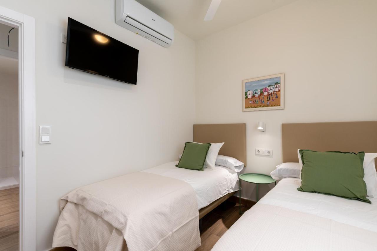 Apartamentos Cervantes 17 Seville Luaran gambar